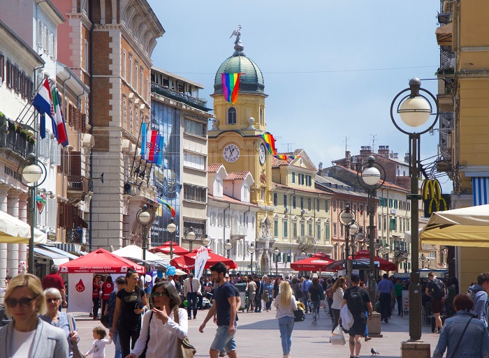 Con phố đông đúc ở Korzo - điểm đến ở Rijeka