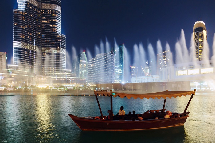 Đi thuyền Arab truyền thống - Đài phun nước Dubai 
