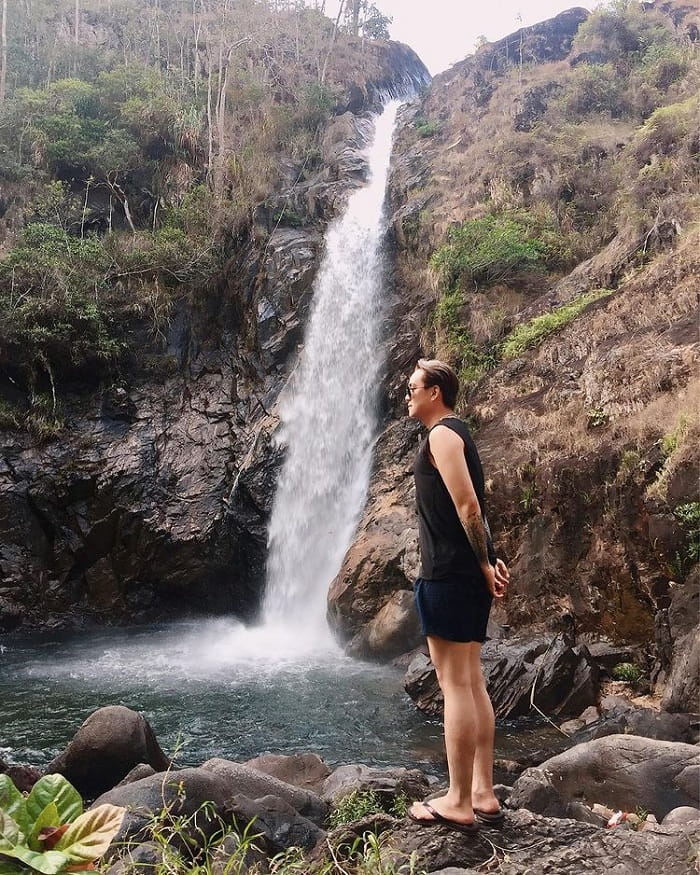Move to Ta Gu waterfall in Khanh Hoa 