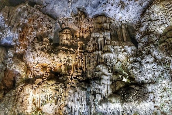 stalactites in many shapes - interesting points 