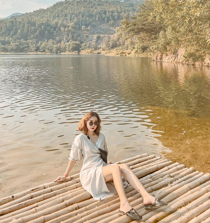 Sống ảo ở Hồ Xanh Đà Nẵng