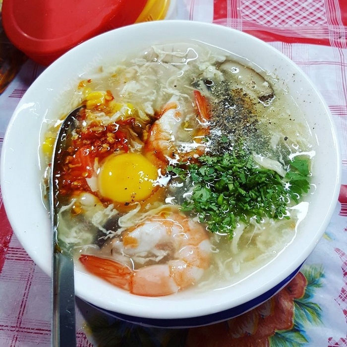  khu ăn vặt chợ Xóm Chiếu - súp cua Hằng