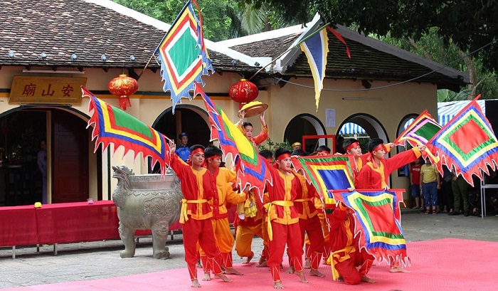 Ba Phi Yen temple in Con Dao - Madam Phi Yen festival