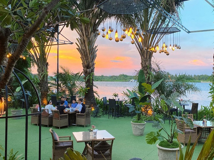 Những nhà hàng view sông ở Sài Gòn nổi tiếng - Nhà hàng Boat House