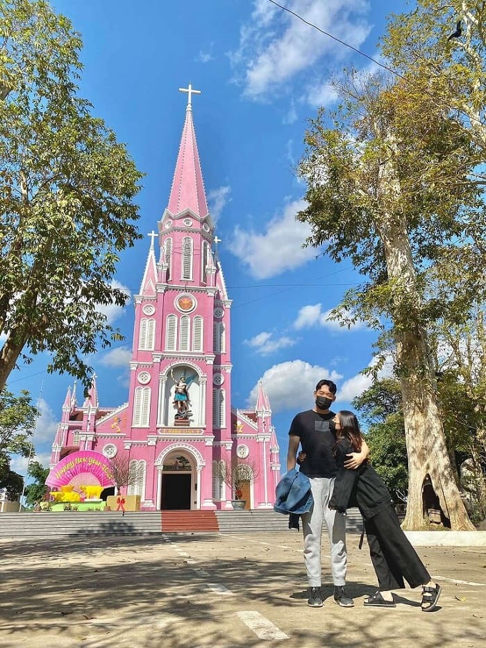 Giới thiệu nhà thờ màu hồng ở Nghệ An 