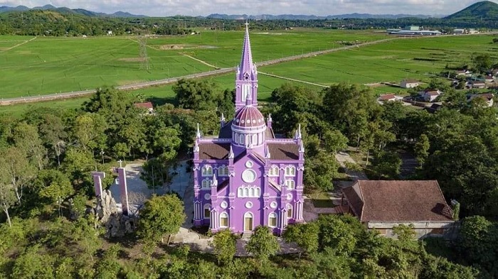 Nhà thờ gần nhà thờ màu hồng ở Nghệ An