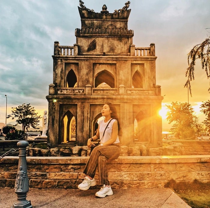 Tháp Rùa ở khu vui chơi công viên kỳ quan lại trái đất Đà Nẵng