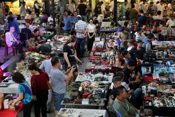 Khám phá những khu chợ đồ cổ ở Sài Gòn thỏa sức tham quan và mua sắm  