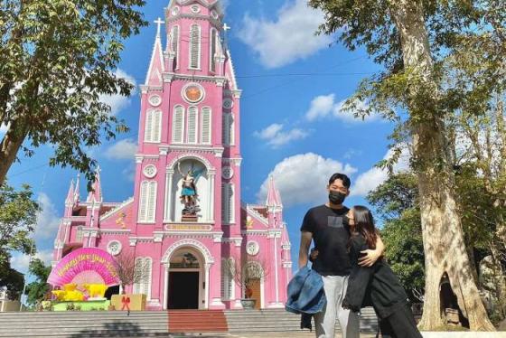 Nhà thờ màu hồng ở Nghệ An - khối kiến trúc ngọt ngào sống ảo nghìn like