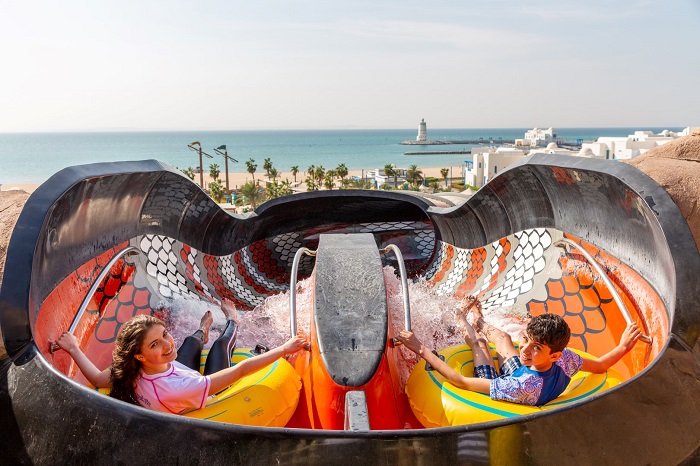 Rắn hổ mang chúa là một trò chơi đặc trưng của công viên nước lớn nhất Qatar 