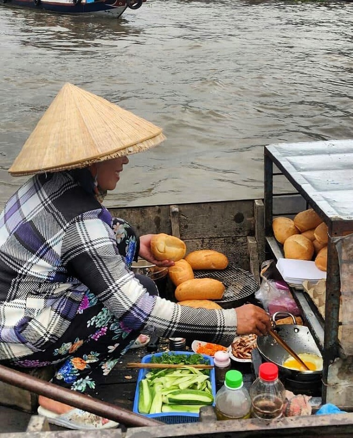 Cai Rang floating market cuisine - bread