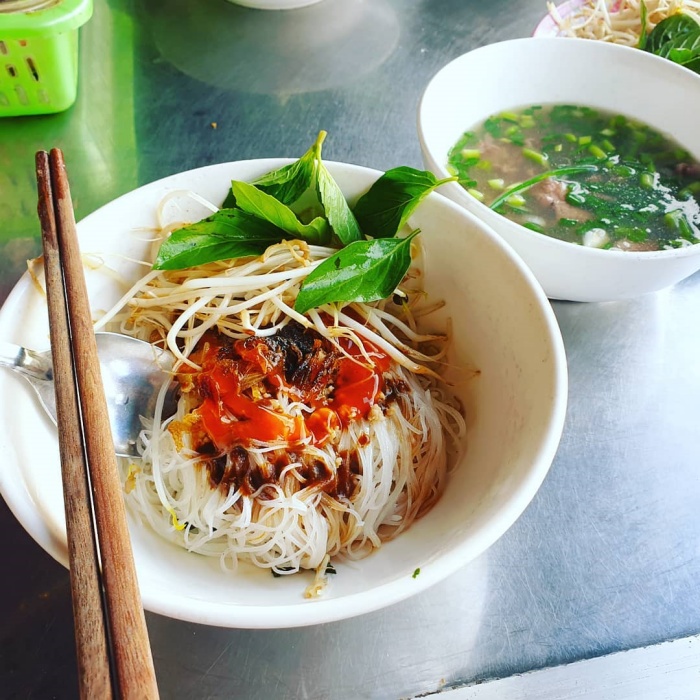 ẩm thực chợ Kon Tum phở khô 