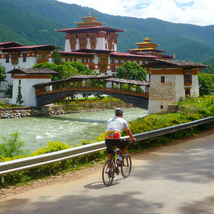 Di chuyển đến tu viện Rinpung Dzong Bhutan