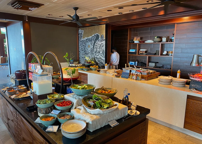 Nhà hàng phục vụ bữa ăn sáng buffet trong khu nghỉ dưỡng đẹp nhất ở Hawaii