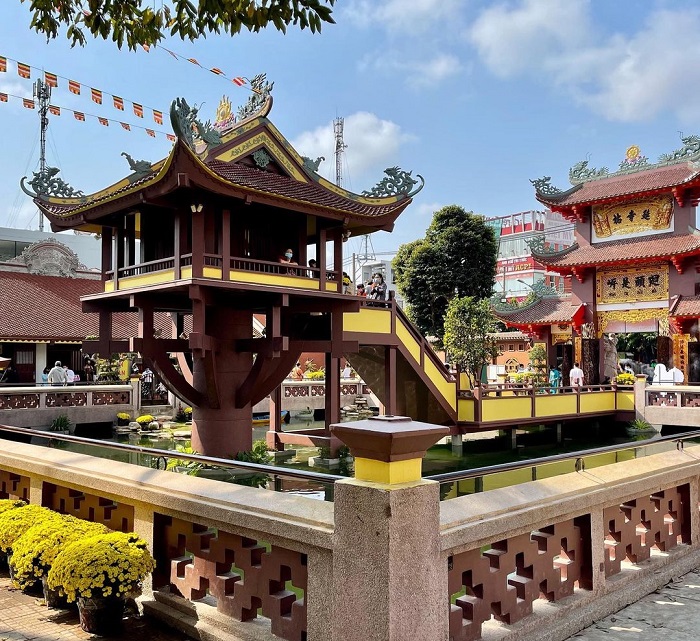 Chùa Nam Thiên Nhất Trụ là một trong những phiên bản chùa Một Cột ở Việt Nam đẹp 