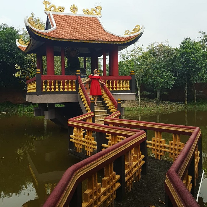 Làng cổ Phước Lộc Thọ cũng là nơi có phiên bản chùa Một Cột ở Việt Nam gần giống thật