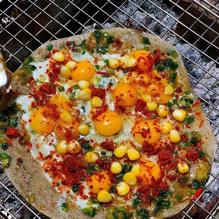 Bánh tráng nướng là pizza phiên bản Việt siêu ngon
