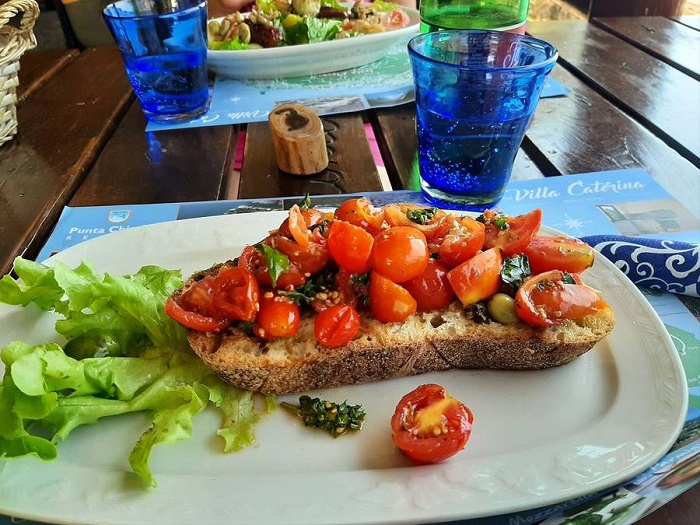 Nhà hàng Trattoria - du lịch đảo Ischia nước Ý