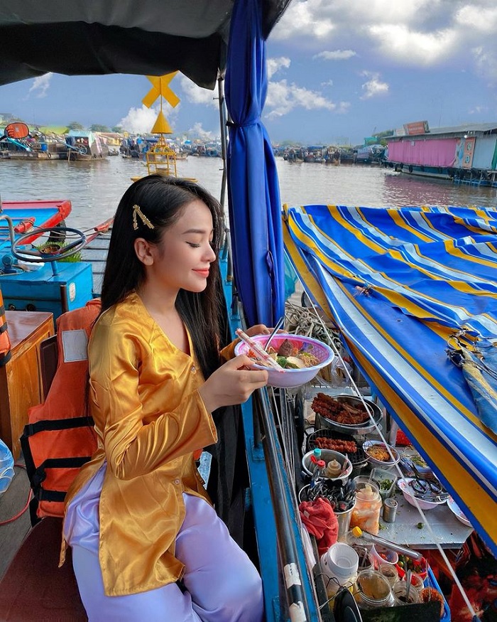 Thuê tàu thuyền đi chợ nổi Cái Răng - tham quan chợ nổi