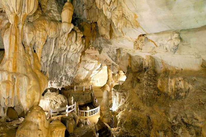 Du lịch Phonsavan Lào nhớ ghé thăm hang động Thám Xang