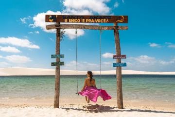 Hàng nghìn đầm phá màu ngọc lam ẩn mình trên cồn cát đẹp siêu thực ở Brazil