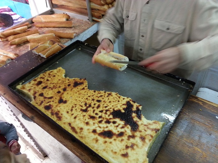 Thưởng thức ẩm thực địa phương ở thành phố Oran Algeria