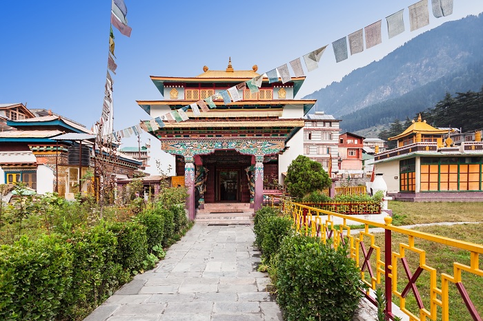Một ngôi đền ở Dharamshala - du lịch Himachal Pradesh