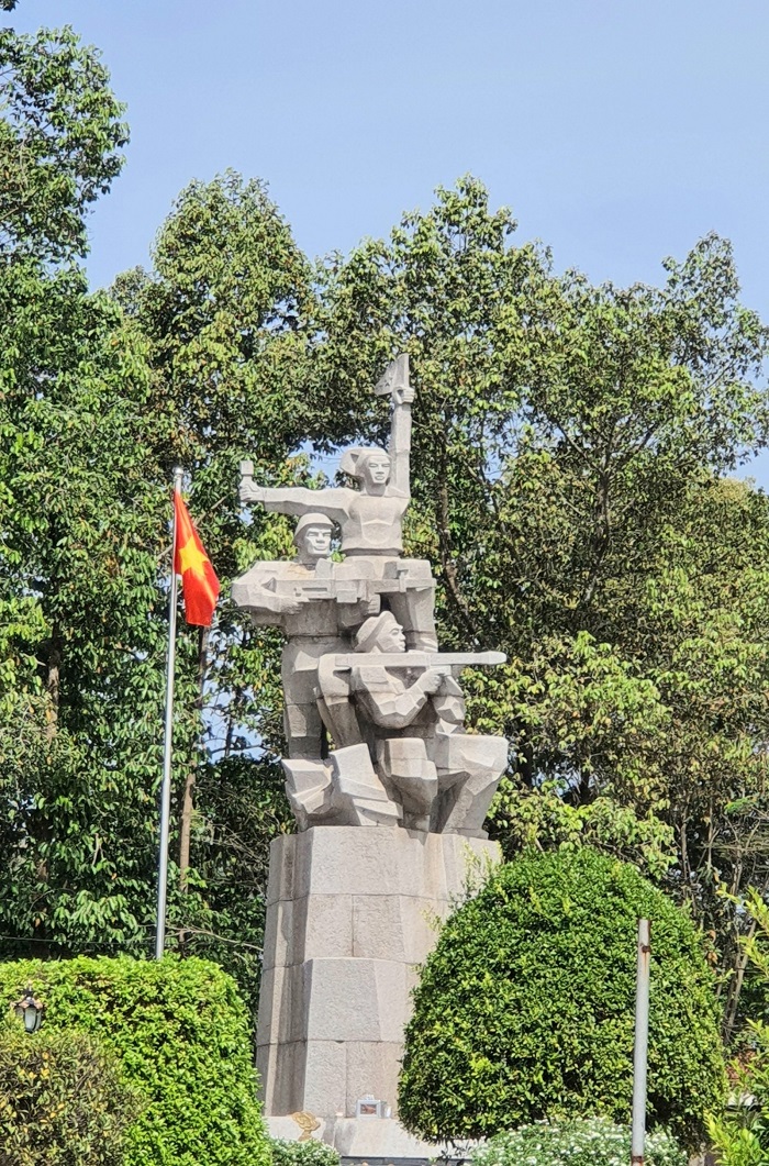  tượng đài chiến thắng Bàu Bàng Bình Dương - tham quan