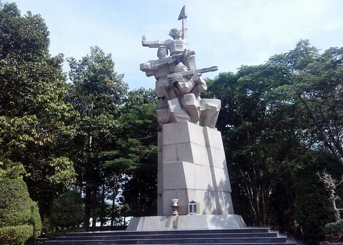  tượng đài chiến thắng Bàu Bàng Bình Dương - tham quan