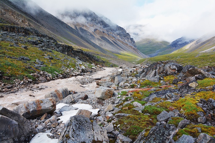  Dãy Brooks Dãy núi Alaska được biết đến với những đỉnh núi tuyệt đẹp và vùng lãnh nguyên rộng lớn. 