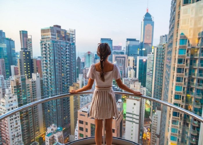 ‘Mỏi cổ’ chiêm ngưỡng những tòa nhà chọc trời nổi tiếng ở Hồng Kông