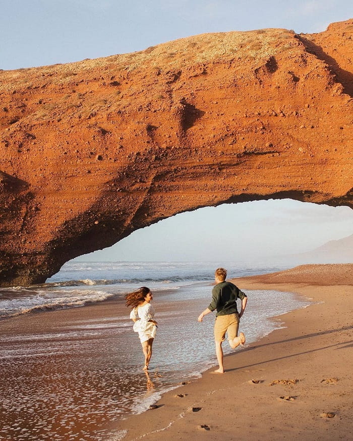 Bãi biển Legzira là địa điểm tham quan nổi tiếng ở thành phố Agadir 