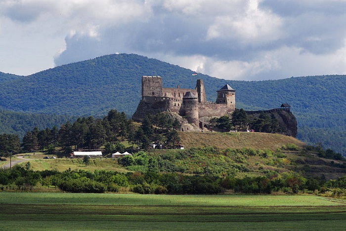 Lâu đài Boldogko là điểm tham quan ấn tượng ở thị trấn Tokaj Hungary