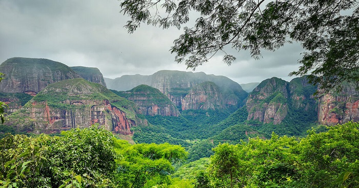 Đi bộ ở Công viên Quốc gia Amboró là điều cần làm ở thị trấn Samaipata Bolivia