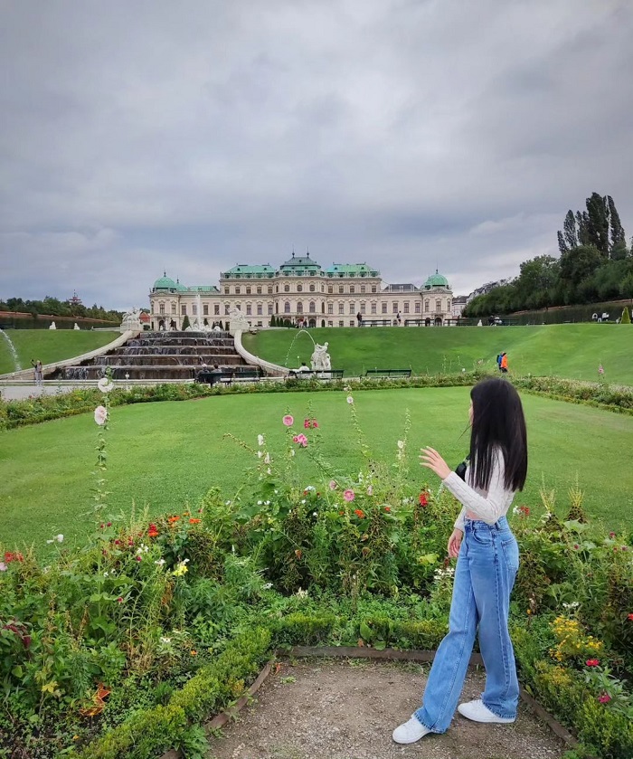 Hofburg là một trong những cung điện lộng lẫy nhất thế giới mà bạn nên ghé thăm