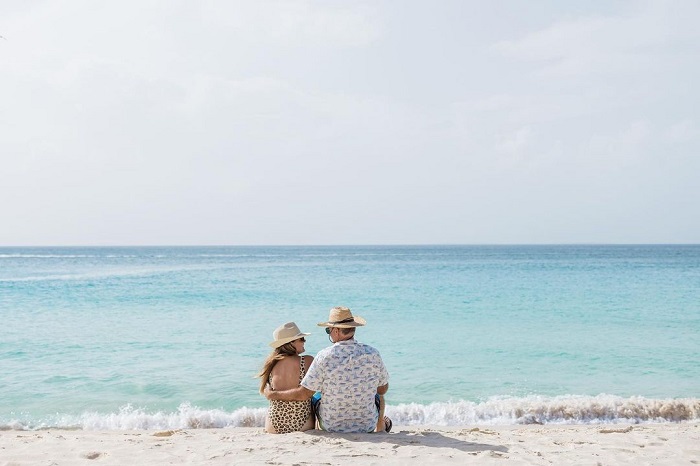 Khung cảnh mê hoặc của ánh nắng rực rỡ phản chiếu trên làn nước màu ngọc lam - du lịch Anguilla