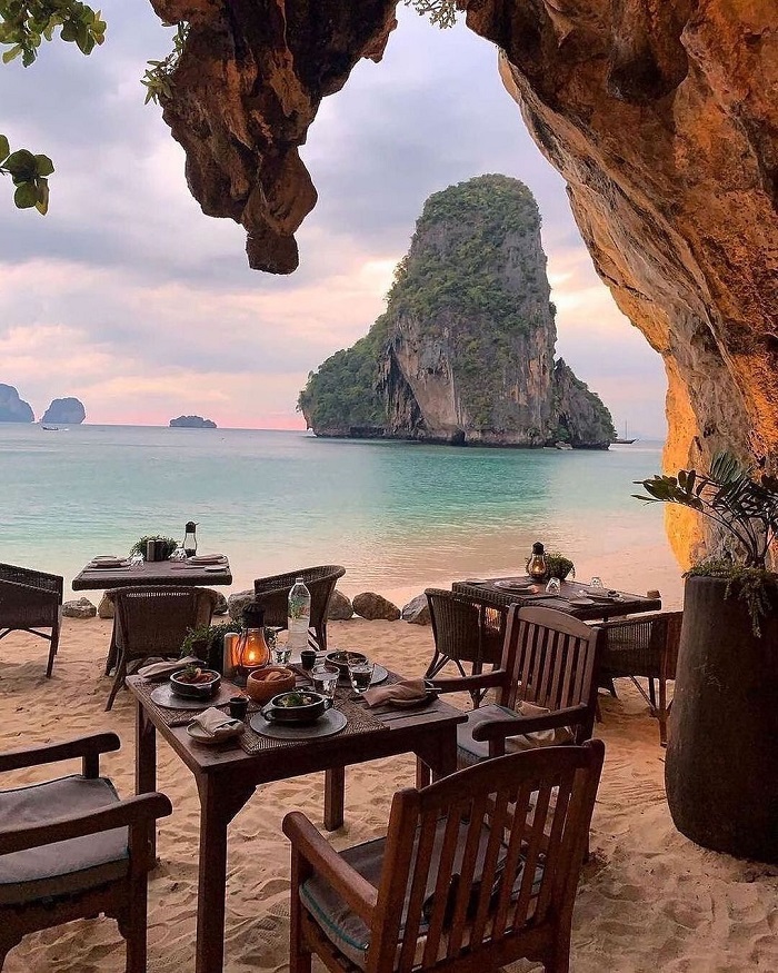Phuket là hòn đảo đẹp ở châu Á nổi tiếng của Thái Lan
