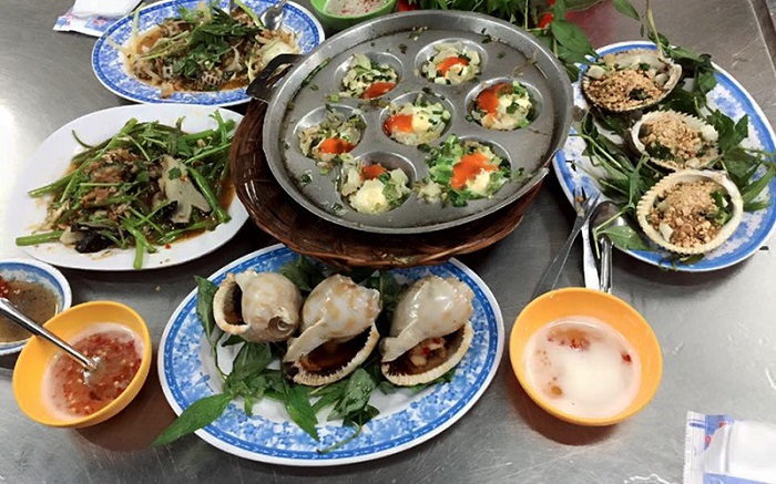 Explore Ba Chieu market to enjoy milk snails