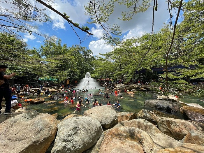 Khu du lịch Thủy Châu là khu sinh thái đẹp ở miền Nam với đa dạng các hoạt động thú vị