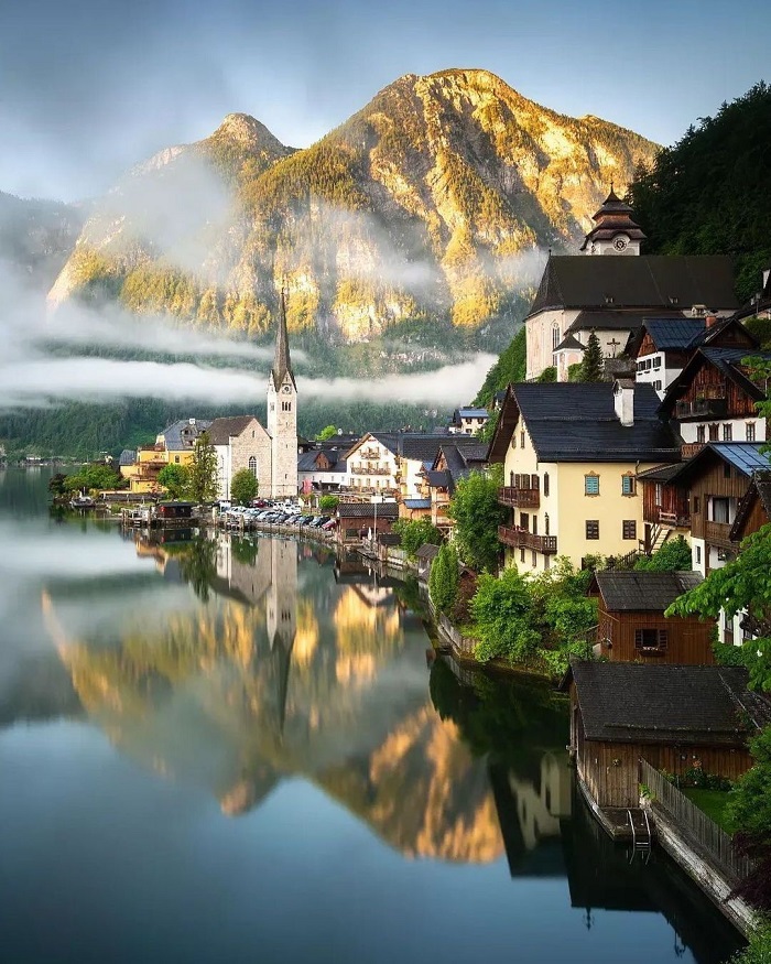 Hallstatt là ngôi làng đẹp ở châu Âu có mây núi, có mặt hồ êm đềm