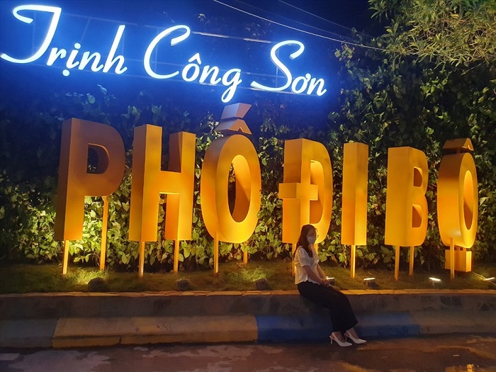 phố đi bộ Trịnh Công Sơn - cổng chào