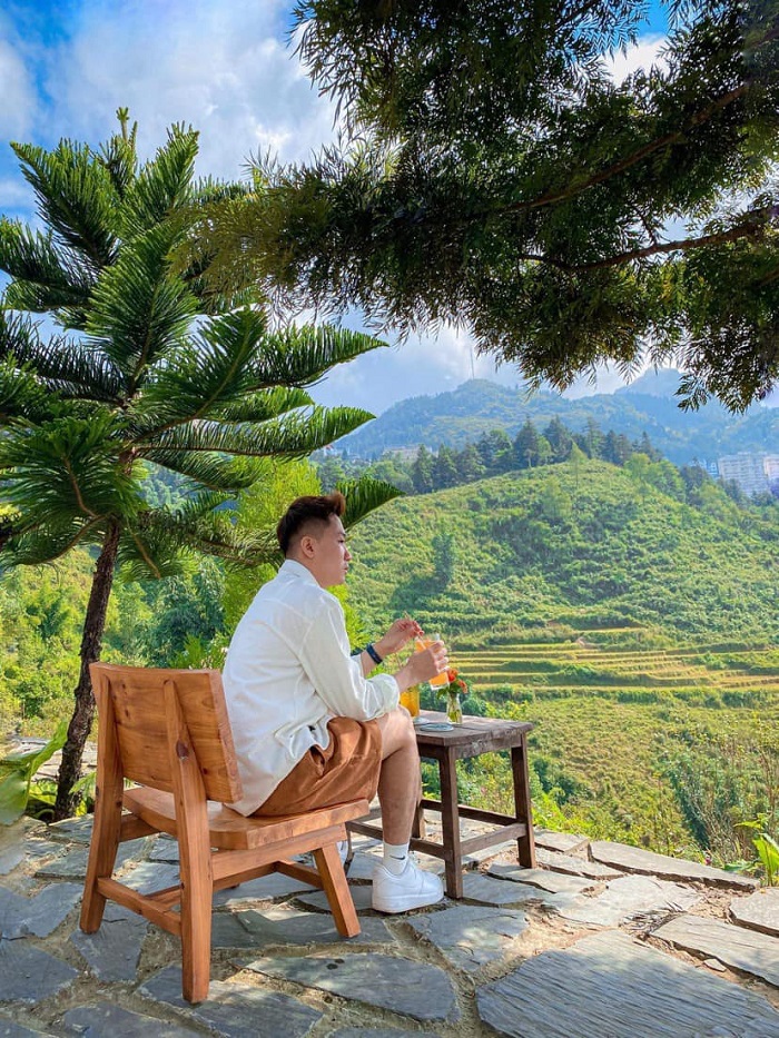 Tiem Giot SaPa is a coffee shop with a view of rice fields in Sapa that attracts many customers
