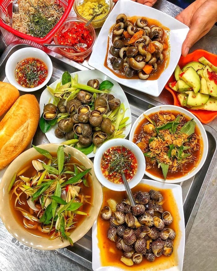 Delicious snail restaurant in Hanoi - Oc Mit Mat