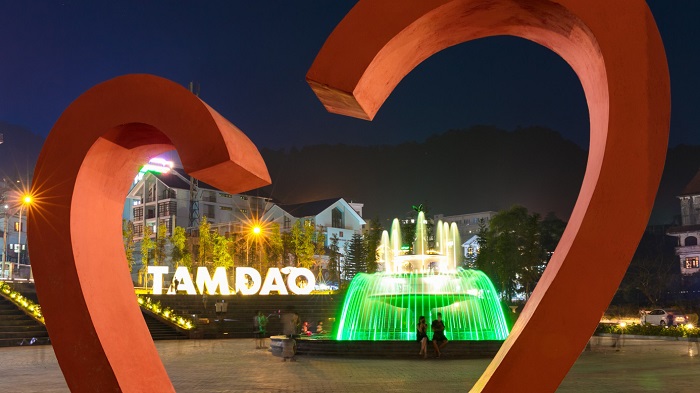 Tam Dao square - check in in the evening