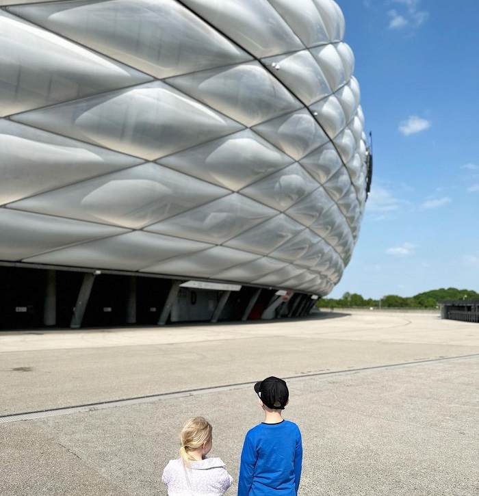 Allianz Arena là một trong những sân vận động đẹp nhất thế giới thu hút du khách