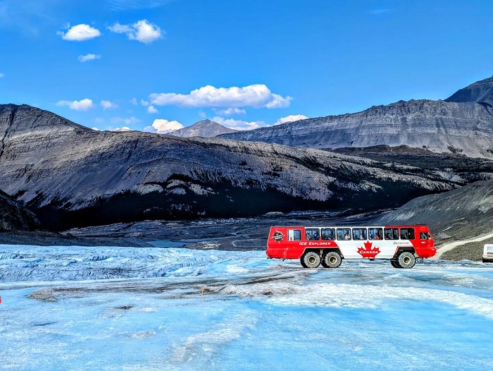 Athabasca Glacier là sông băng đẹp trên thế giới khiến du khách phải mê say