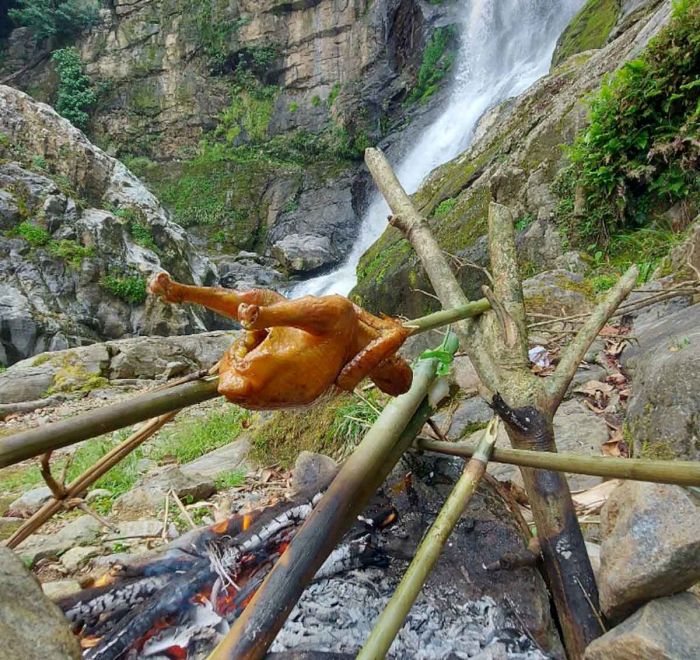 Siu Puong waterfall cuisine