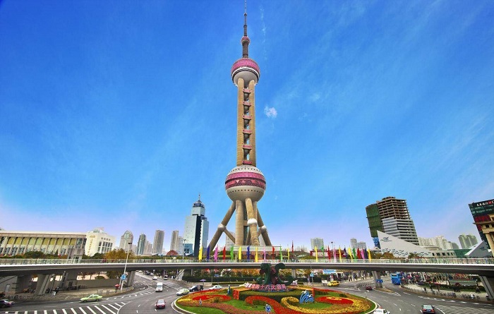Tháp truyền hình Đông Phương Minh Châu là điểm du lịch nằm gần phố Nam Kinh 