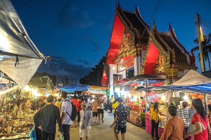 Hội chợ ở chùa Wat Chalong Thái Lan