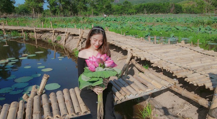 Sống ảo ở đầm sen Trà Lý Quảng Nam